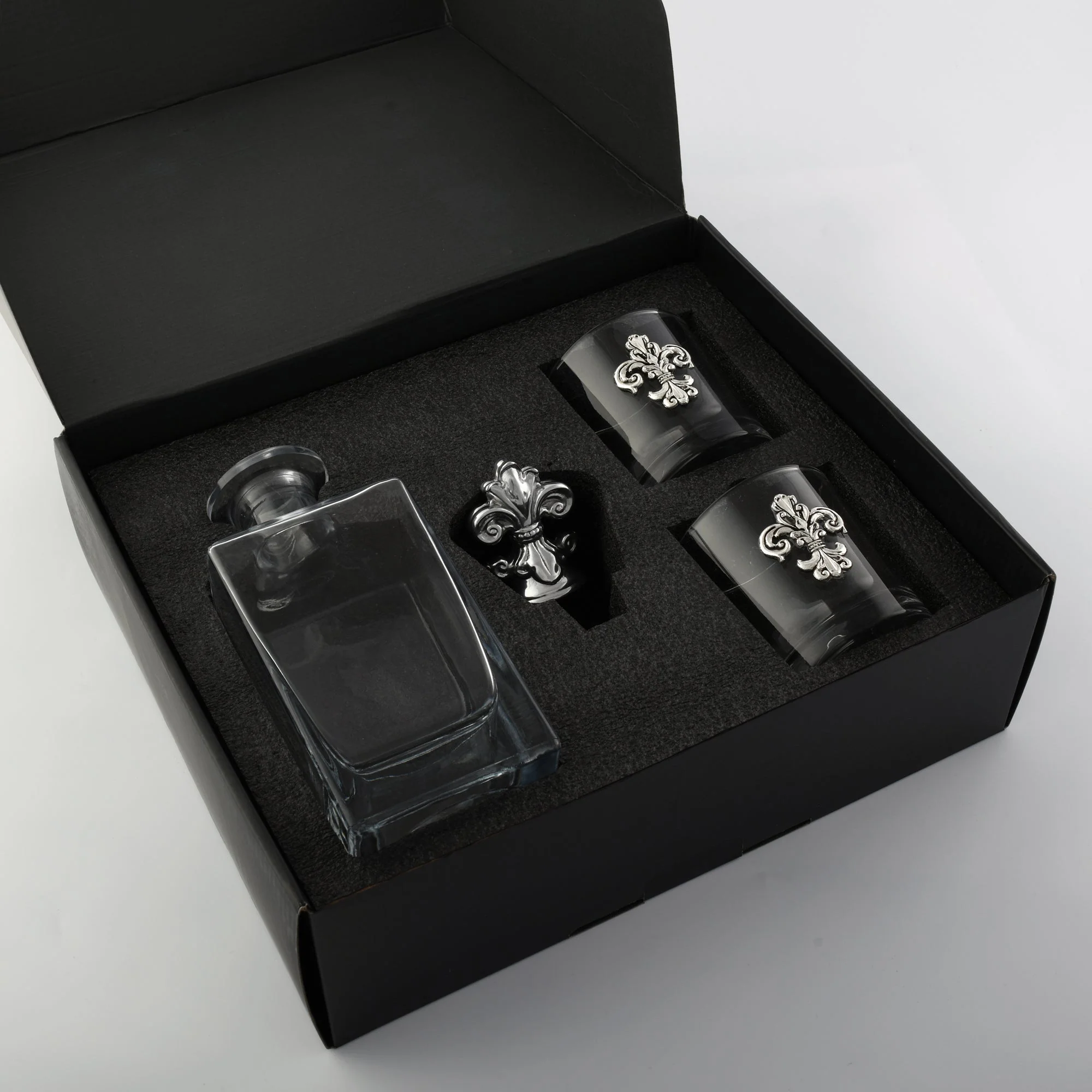 Arthur Court Decanter Set with glasses (2) - Fleur-de-lis - Image 4
