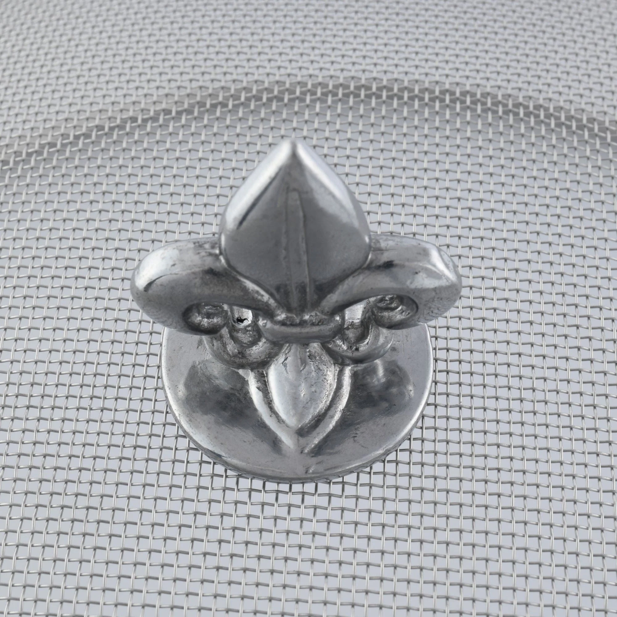 Arthur Court Fleur de Lis Stainless Mesh Picnic Cover - Image 3