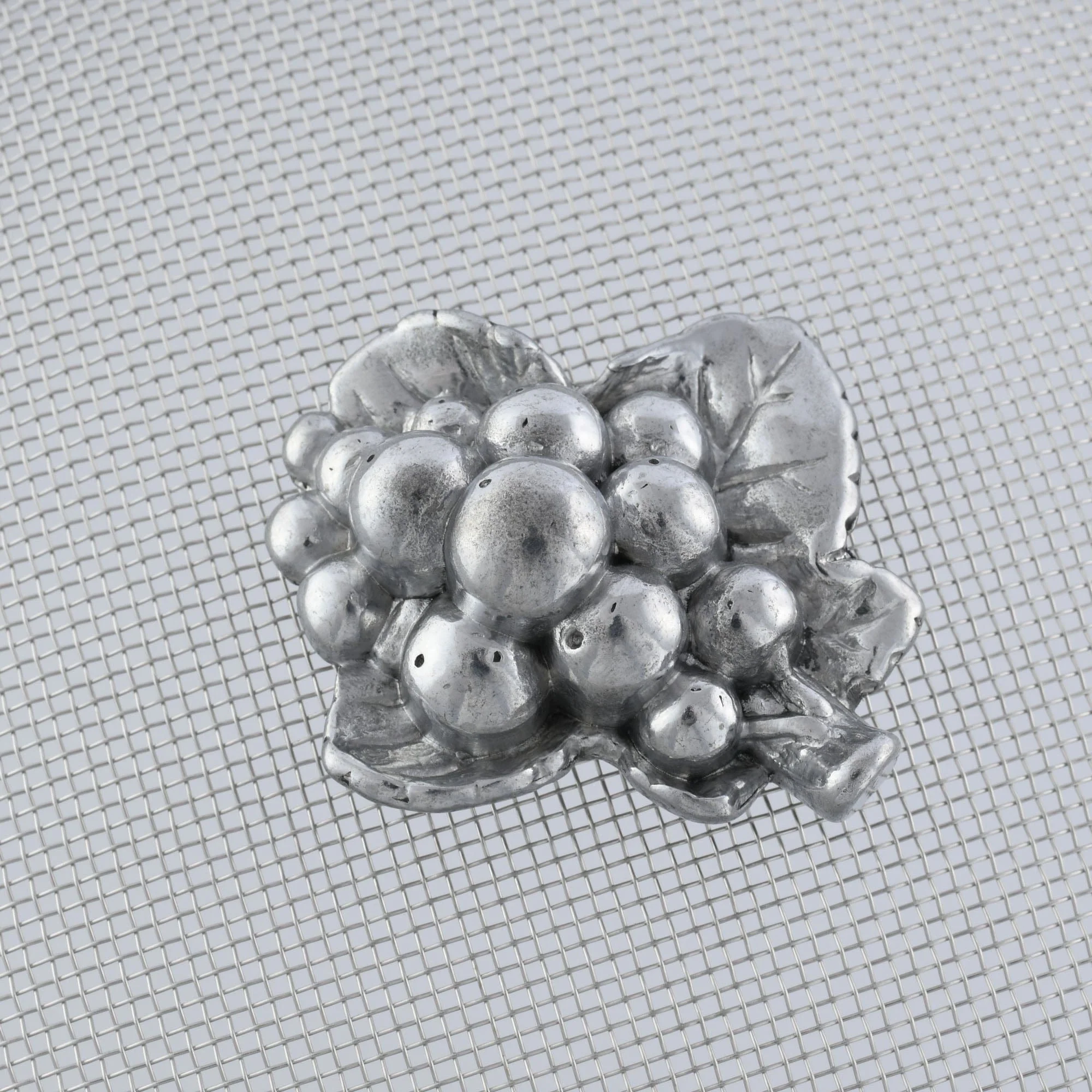 Arthur Court Grape Stainless Mesh Picnic Cover - Image 3