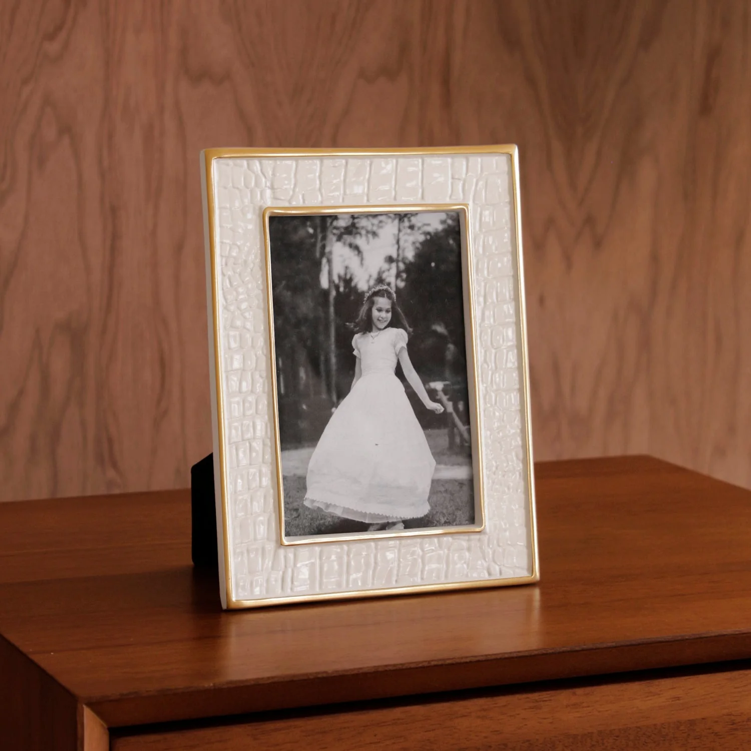 Beatriz Ball ENCANTO Croc 4 x 6 Cream Frame