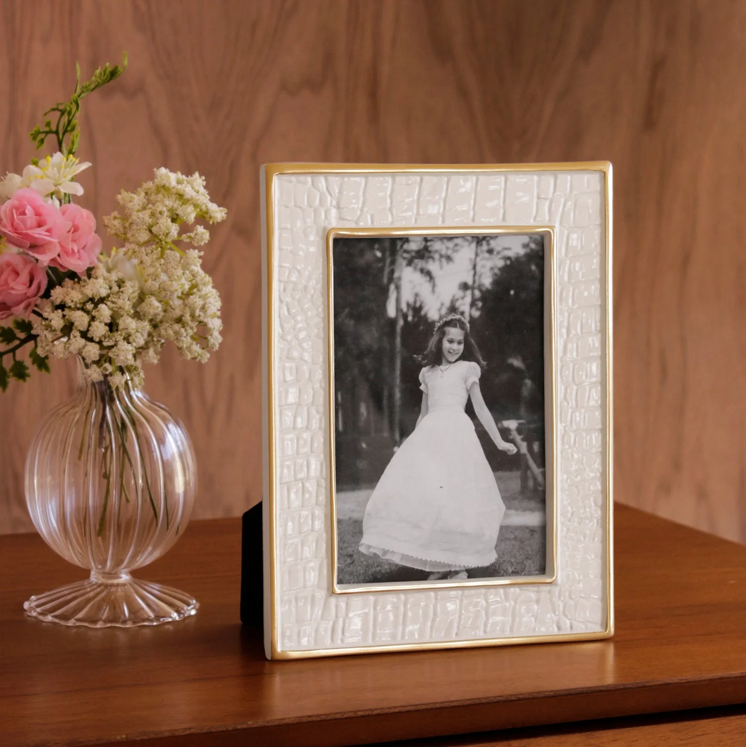 Beatriz Ball ENCANTO Croc 4 x 6 Cream Frame - Image 4