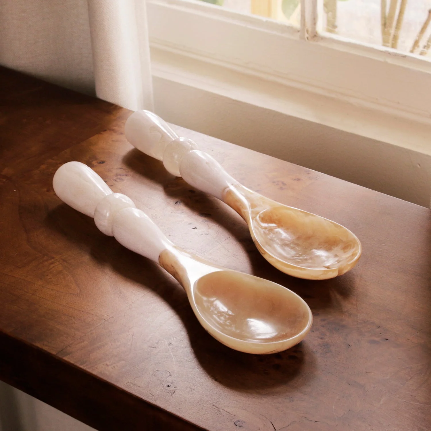 Beatriz Ball RESIN Alabaster Salad Servers White Swirl - Image 3
