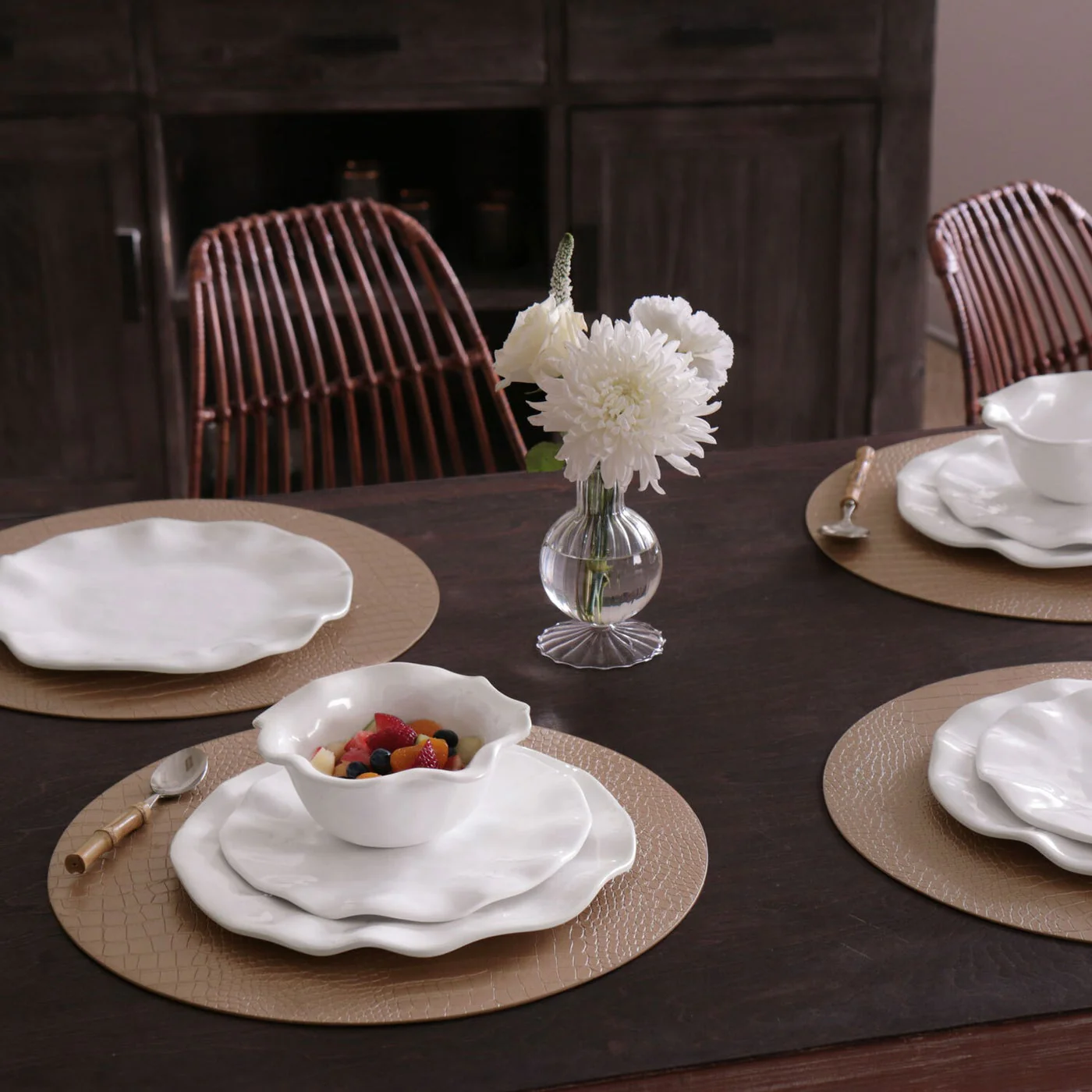 Beatriz Ball Vida Croc Reversible 16" Round Placemats Set of 4 (Silver and Gold) - Image 3