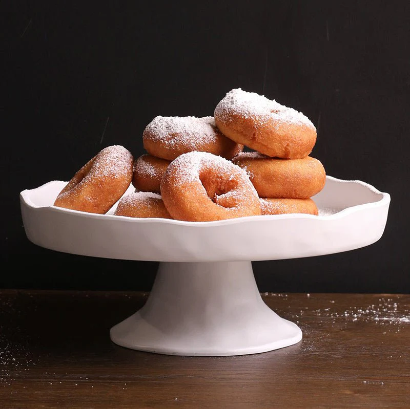Beatriz Ball Vida Nube Round Pedestal Cake Plate / Chip & Dip (White)