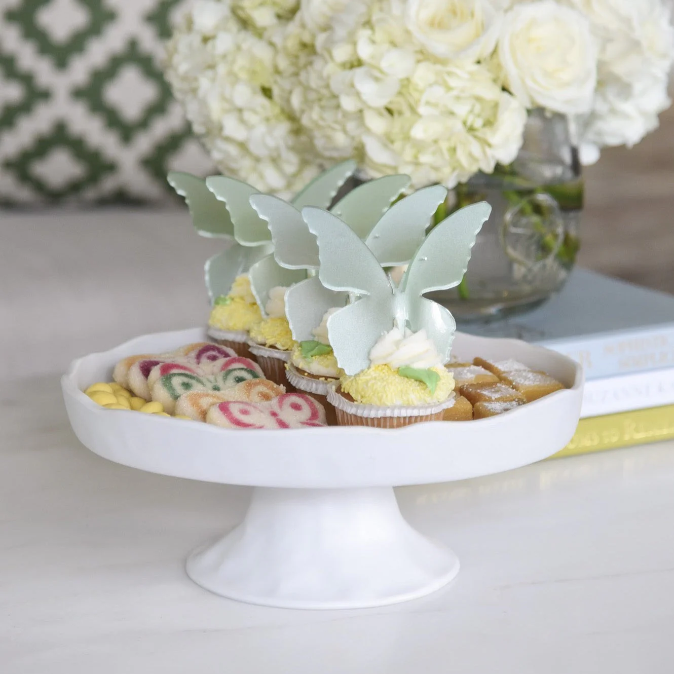 Beatriz Ball Vida Nube Round Pedestal Cake Plate / Chip & Dip (White) - Image 6