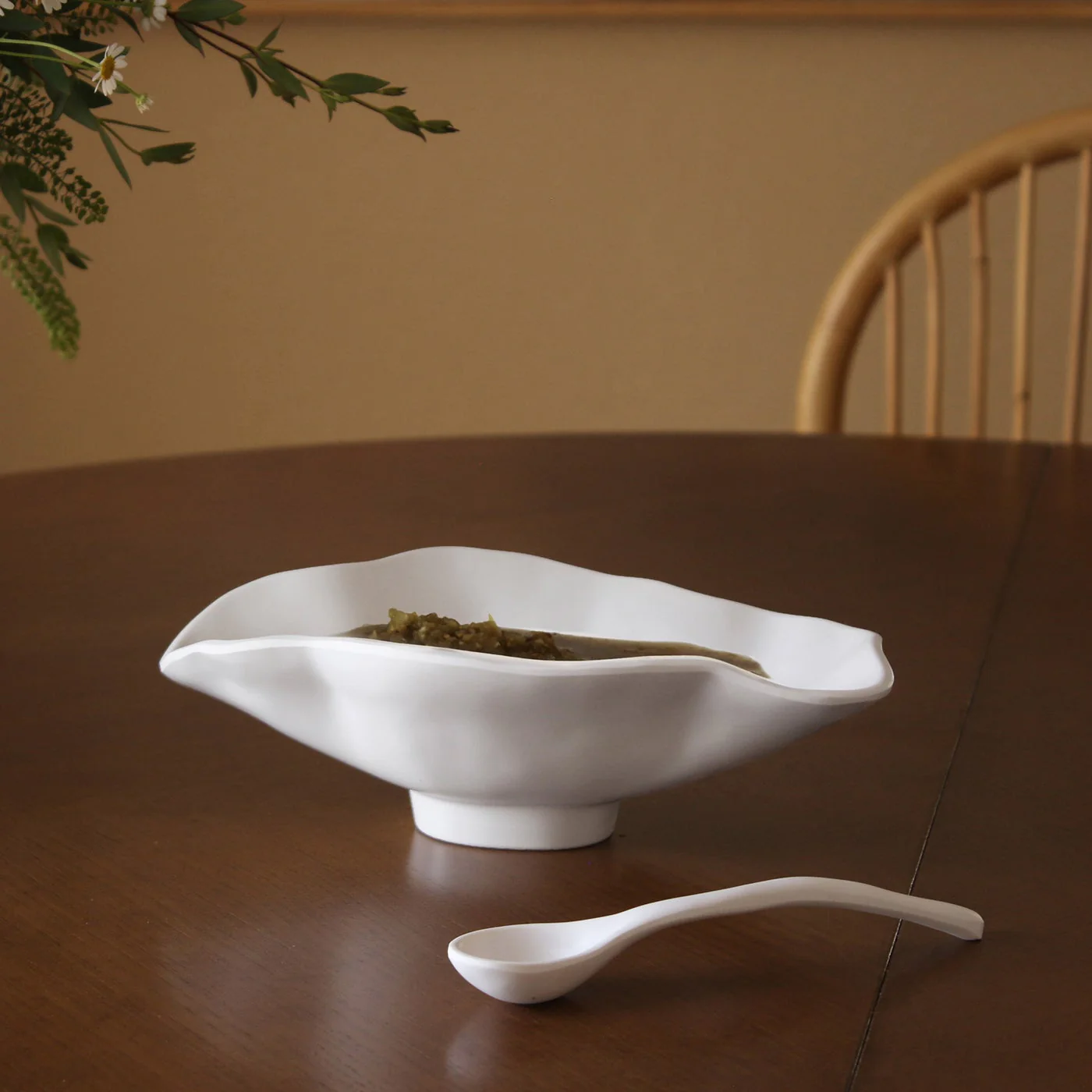Beatriz Ball VIDA Nube Small Oval Bowl with Spoon (White) - Image 2