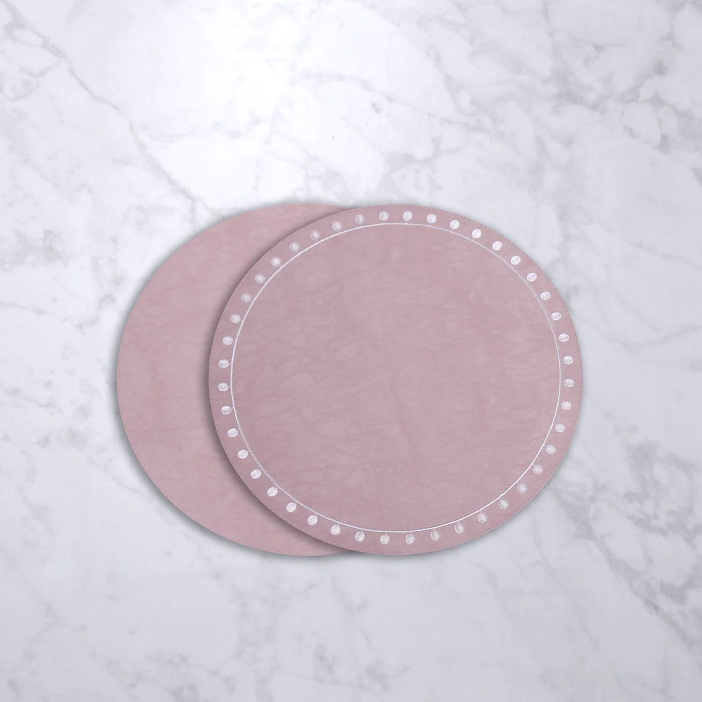 Beatriz Ball Vida Round Embroidered Dots 15.5" Round Placemats Set of 4 (Pink and White)