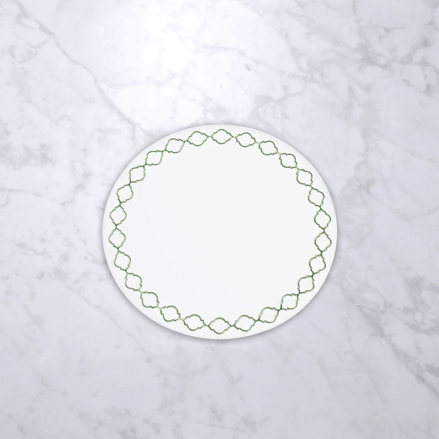 Beatriz Ball Vida Round Embroidered Quatrefoil 15.5" Round Placemats Set of 4 (Green)