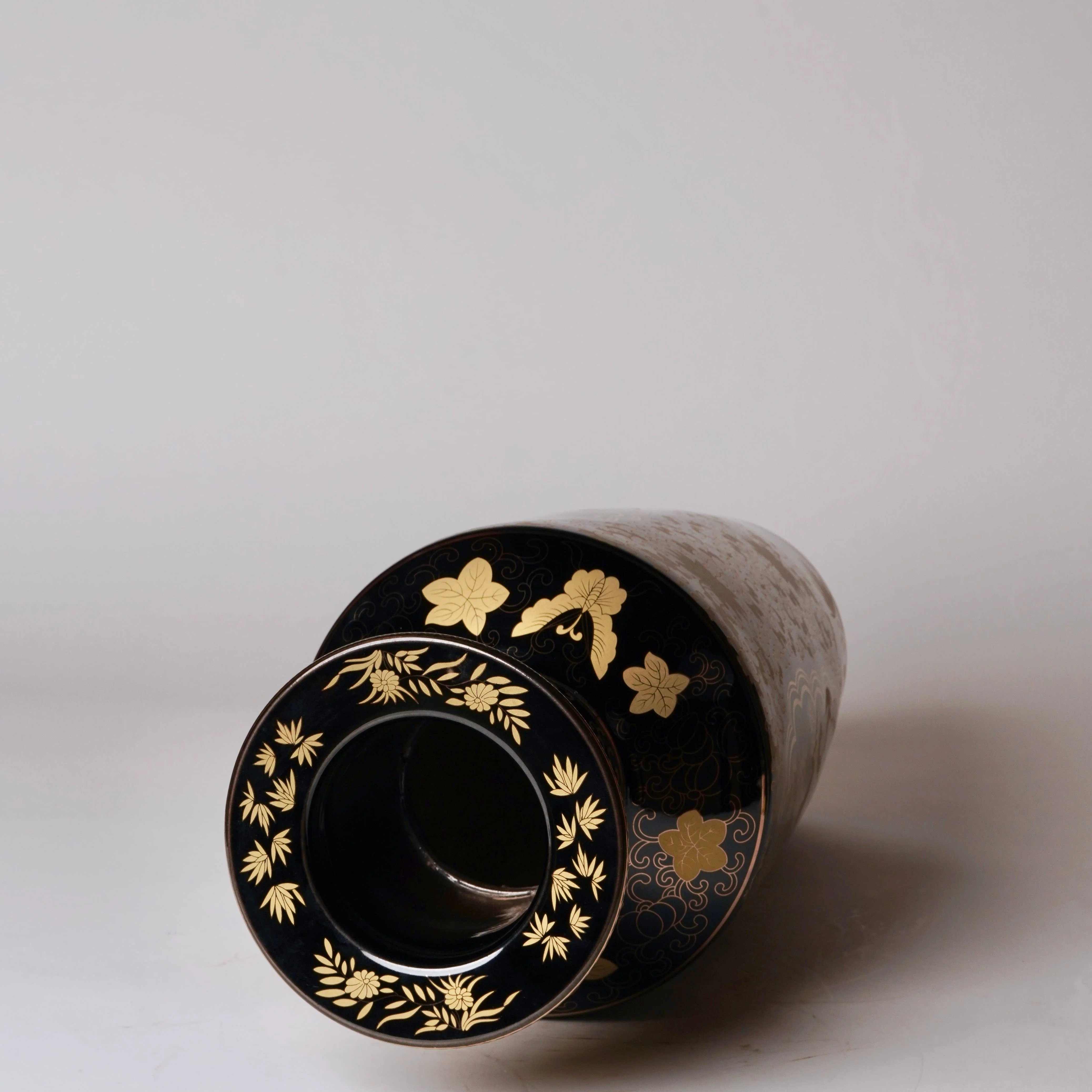 Black and Gold Porcelain Mallet Vase - Image 4