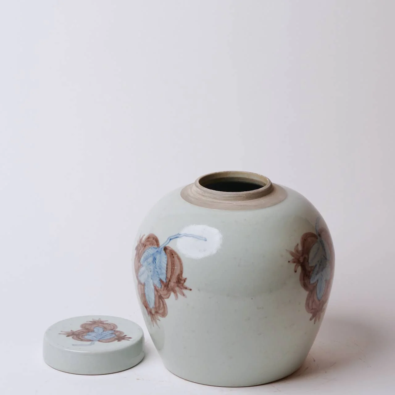 Red and Blue Porcelain Pomegranate Round Jar - Image 3