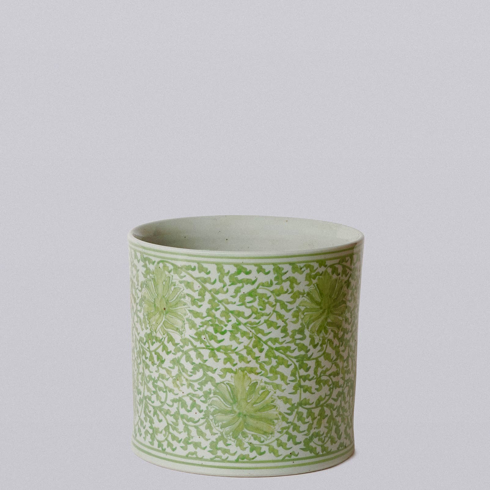 Scrolling Chrysanthemum Green and White Porcelain Cachepot - Image 3