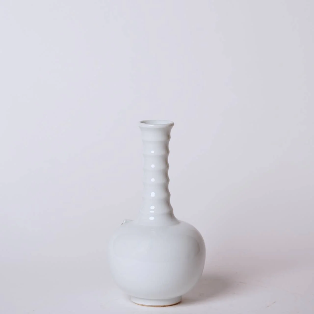 White Porcelain Globe Vase with Ribbed Neck - Image 3