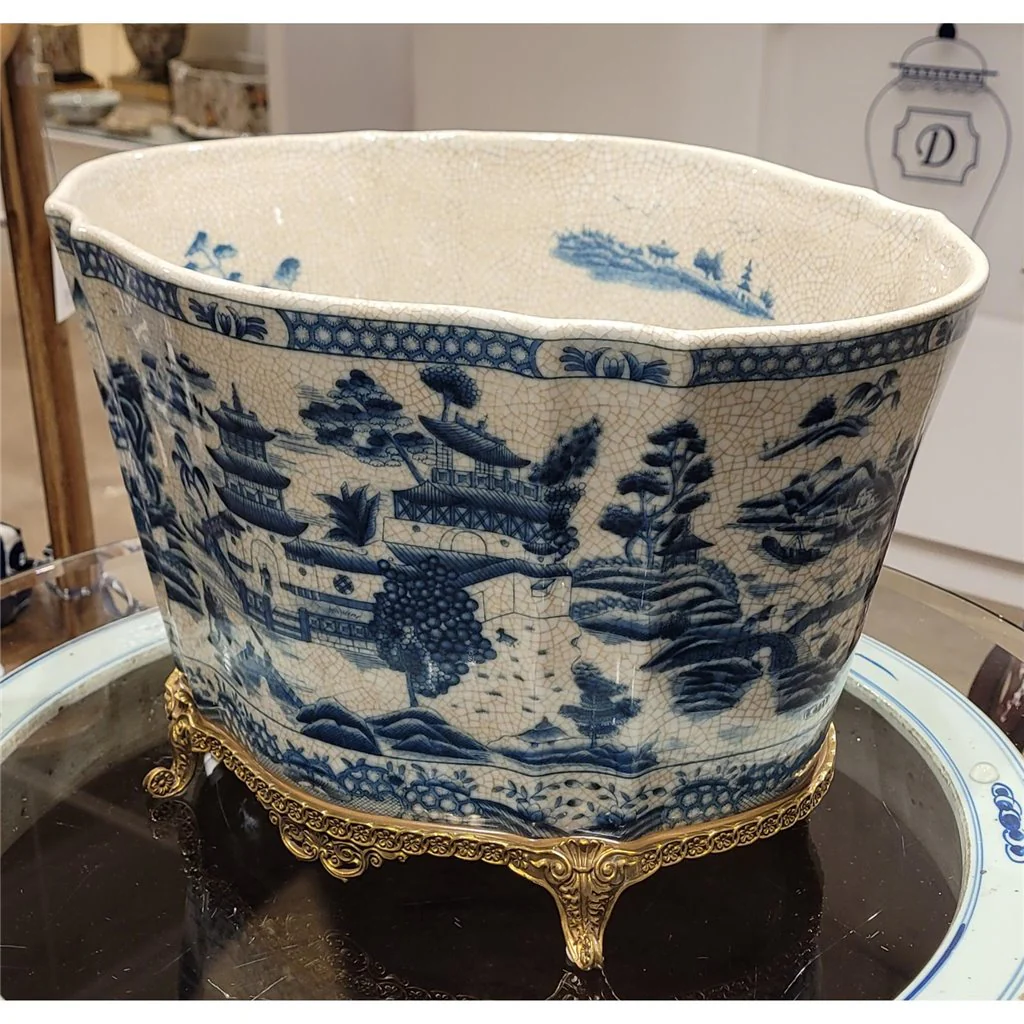 Danny's Fine Porcelain 14.5x11x9.5 Porcelain Planter With Bronze Accent - Blue Willow 14080 - Image 4