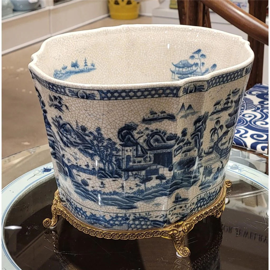 Danny's Fine Porcelain 14.5x11x9.5 Porcelain Planter With Bronze Accent - Blue Willow 14080 - Image 5