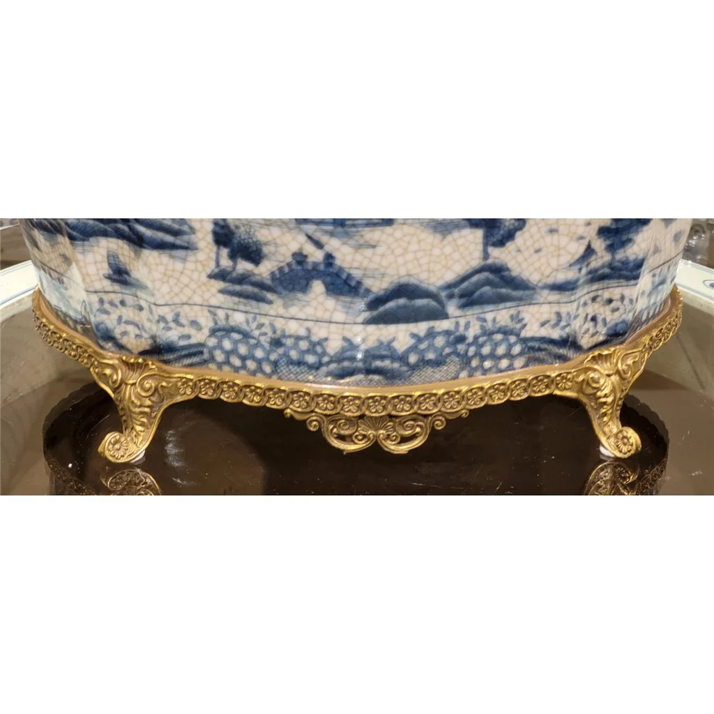 Danny's Fine Porcelain 14.5x11x9.5 Porcelain Planter With Bronze Accent - Blue Willow 14080 - Image 7