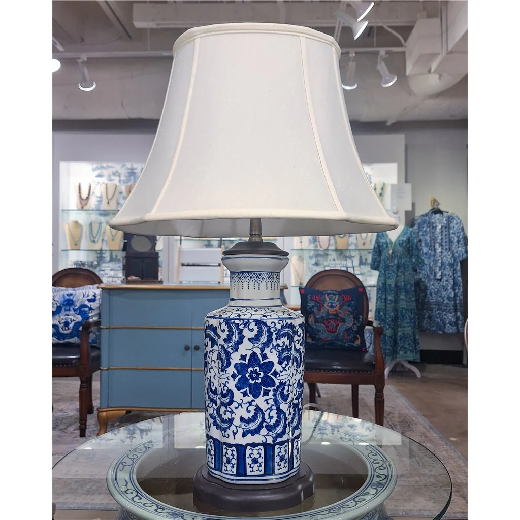 Danny's Fine Porcelain 17L X 15W X 27H Scalloped Shape Vase Lamp (Shade: 290-17-Be) 40935-L - Image 2
