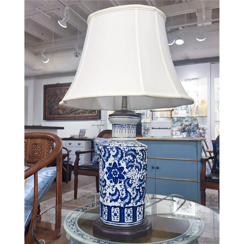 Danny's Fine Porcelain 17L X 15W X 27H Scalloped Shape Vase Lamp (Shade: 290-17-Be) 40935-L - Image 3
