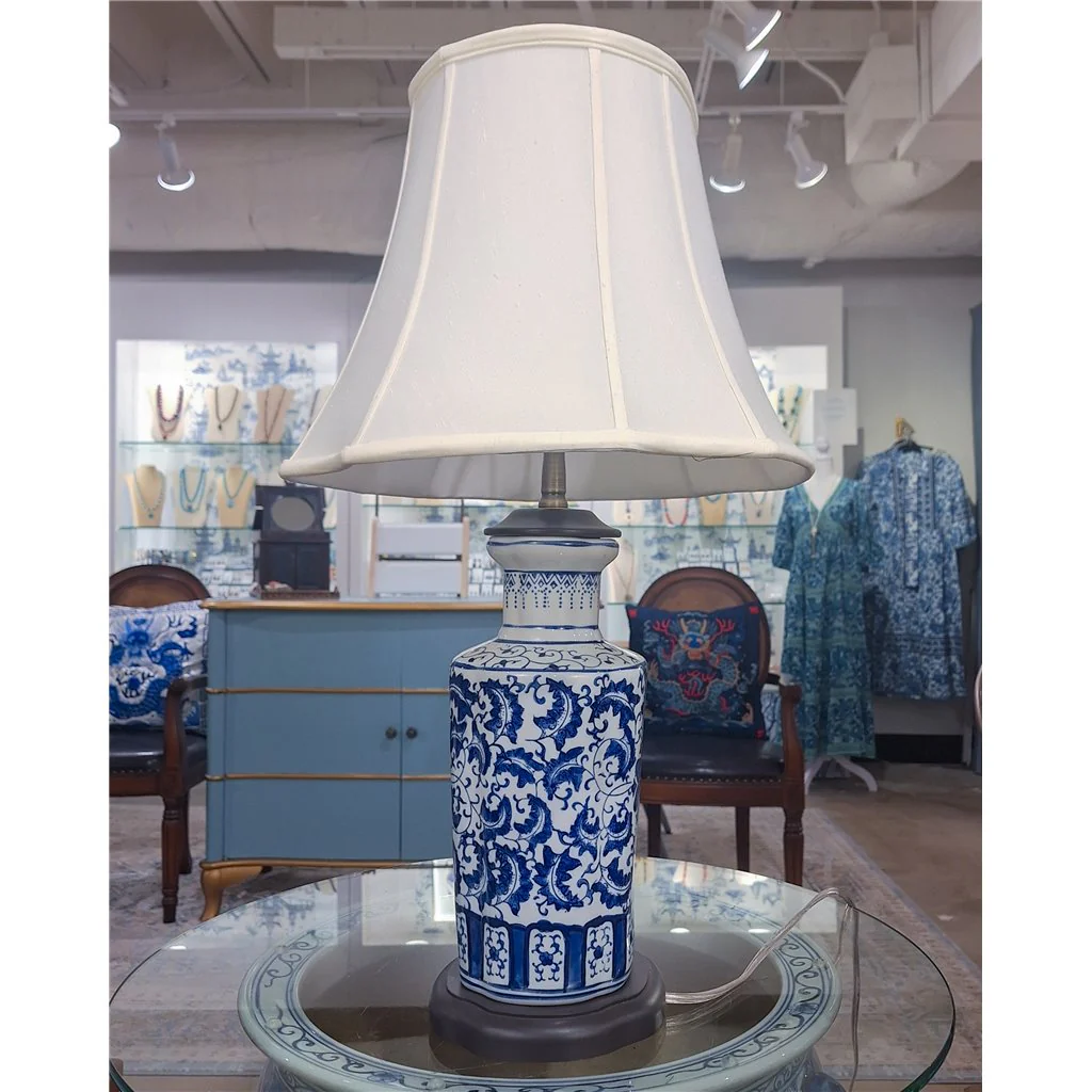 Danny's Fine Porcelain 17L X 15W X 27H Scalloped Shape Vase Lamp (Shade: 290-17-Be) 40935-L - Image 4
