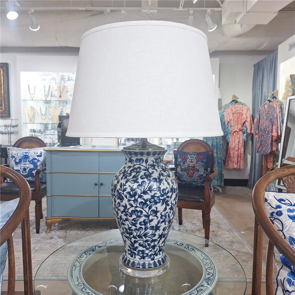 Danny's Fine Porcelain 19Lx19Wx32H Porcelain Vase Lamp - Blue And White Filigree [Acrylic_Base/Sh:2-847-19] 14053-LA - Image 6