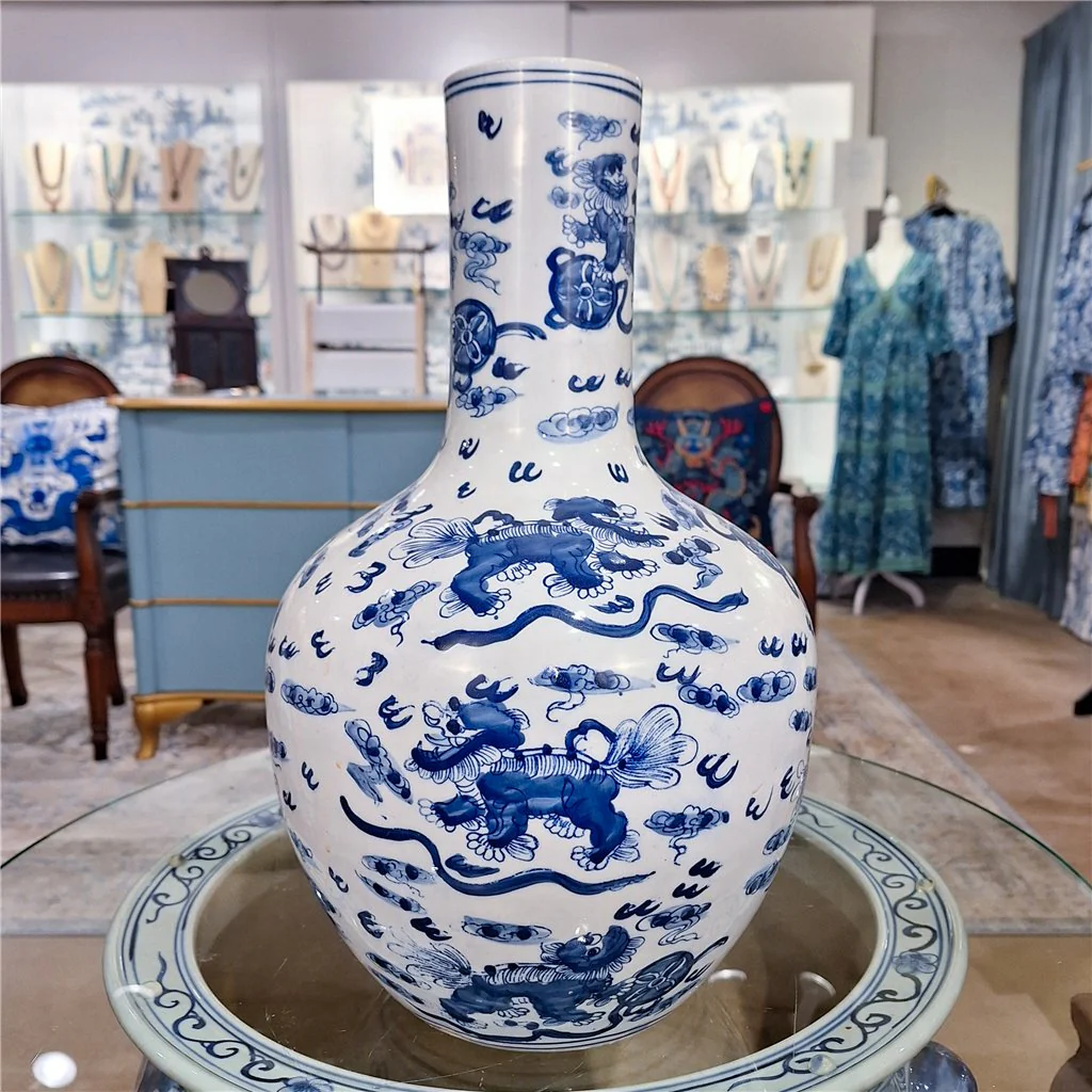 Danny's Fine Porcelain Ball Vase - Lions - Blue And White Classic 50789 - Image 10