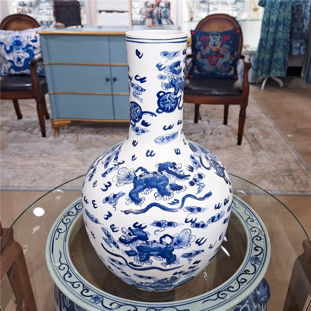 Danny's Fine Porcelain Ball Vase - Lions - Blue And White Classic 50789 - Image 2