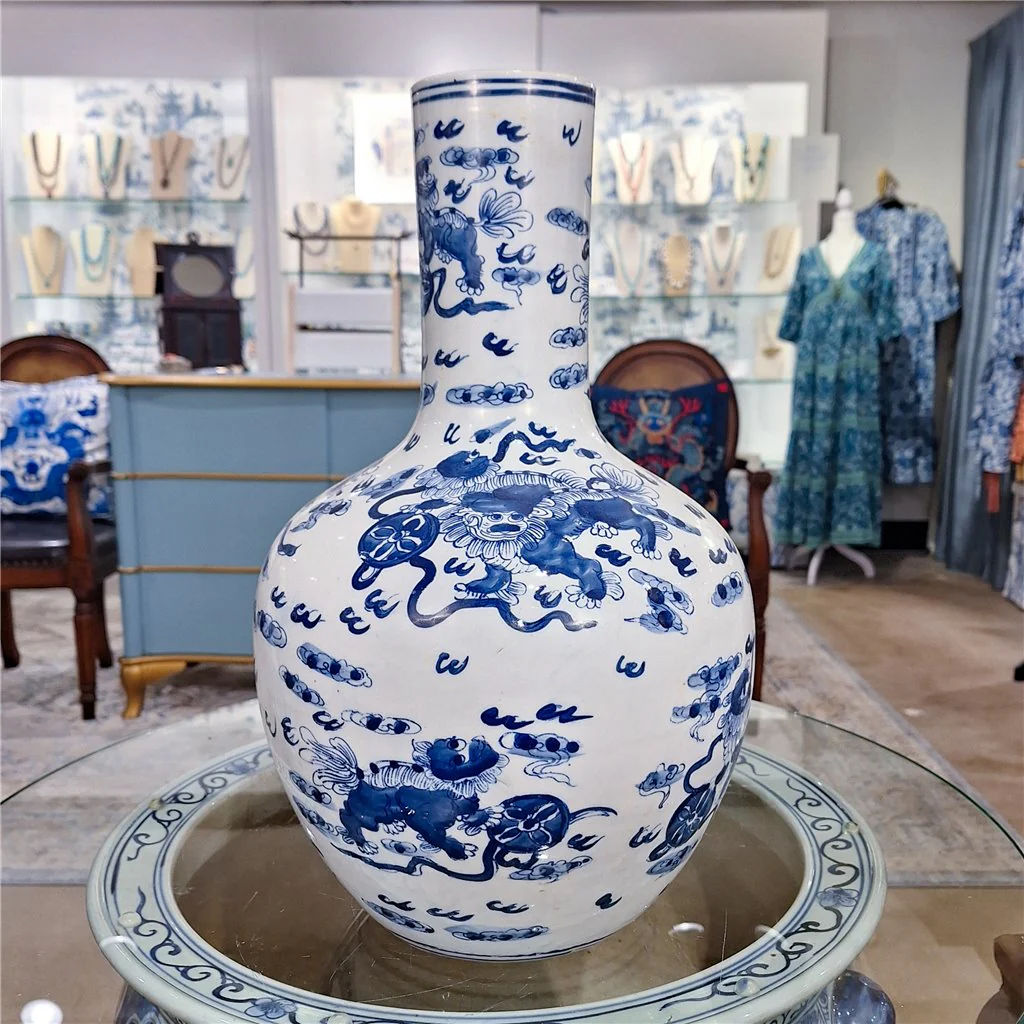 Danny's Fine Porcelain Ball Vase - Lions - Blue And White Classic 50789 - Image 9