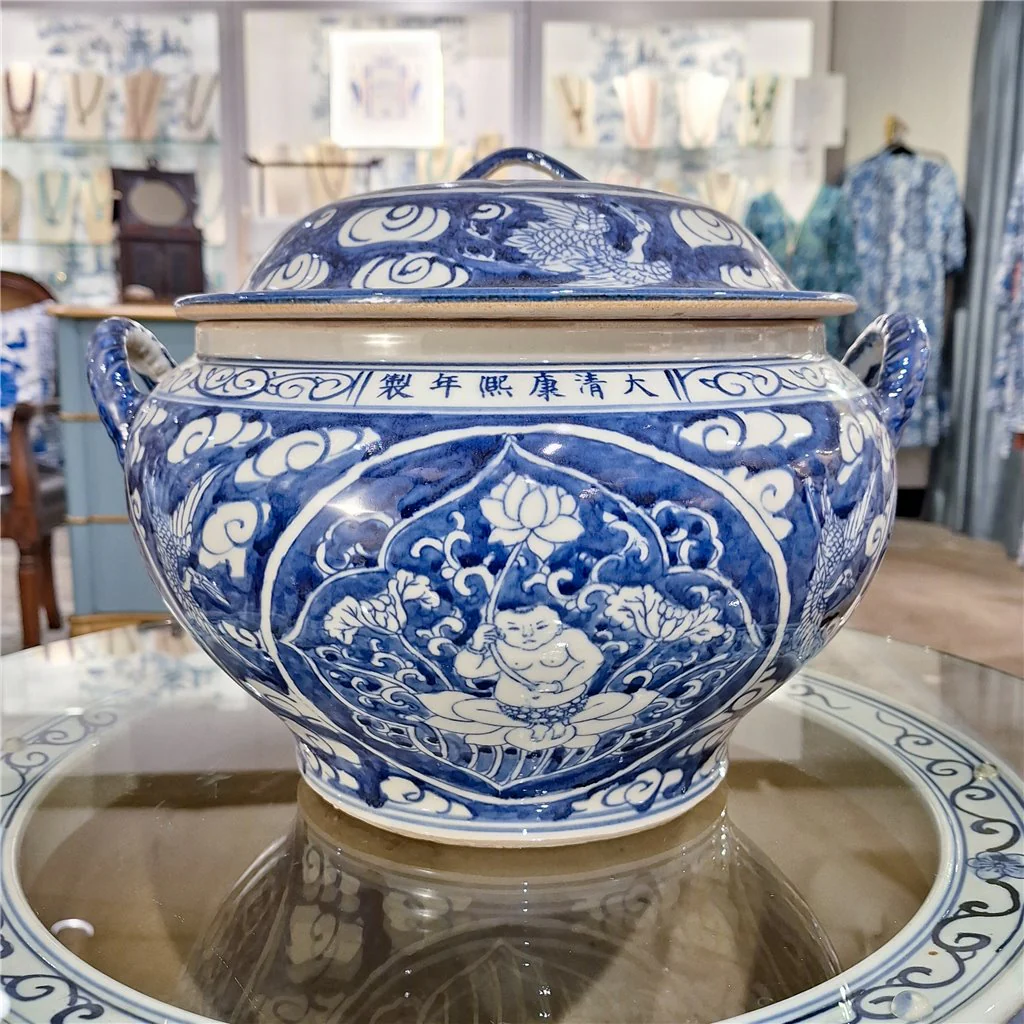 Danny's Fine Porcelain Round Box - Classic Blue And White 50430 - Image 2