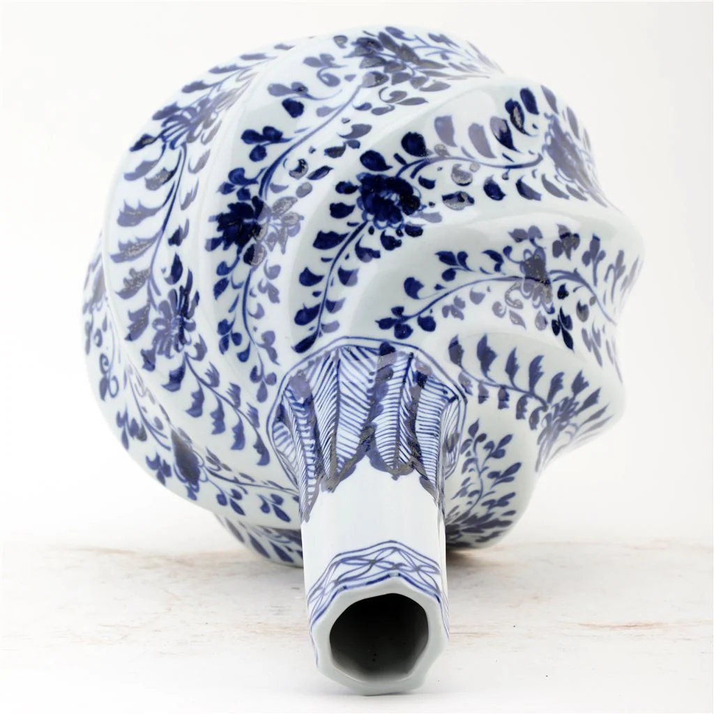 Danny's Fine Porcelain Twisted Ball Vase - Floral - Blue And White Classic 50822 - Image 4