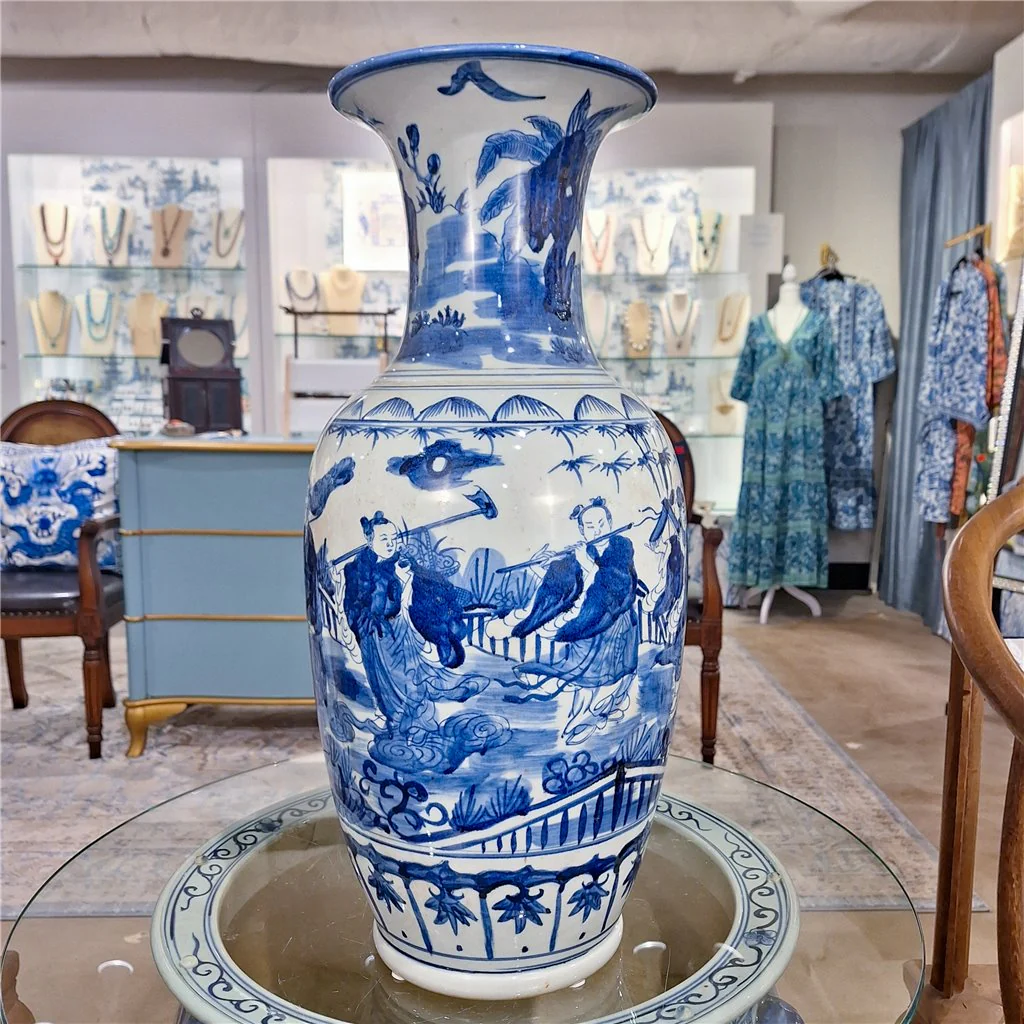 Danny's Fine Porcelain Vase - People - Blue And White Classic 50882 - Image 9