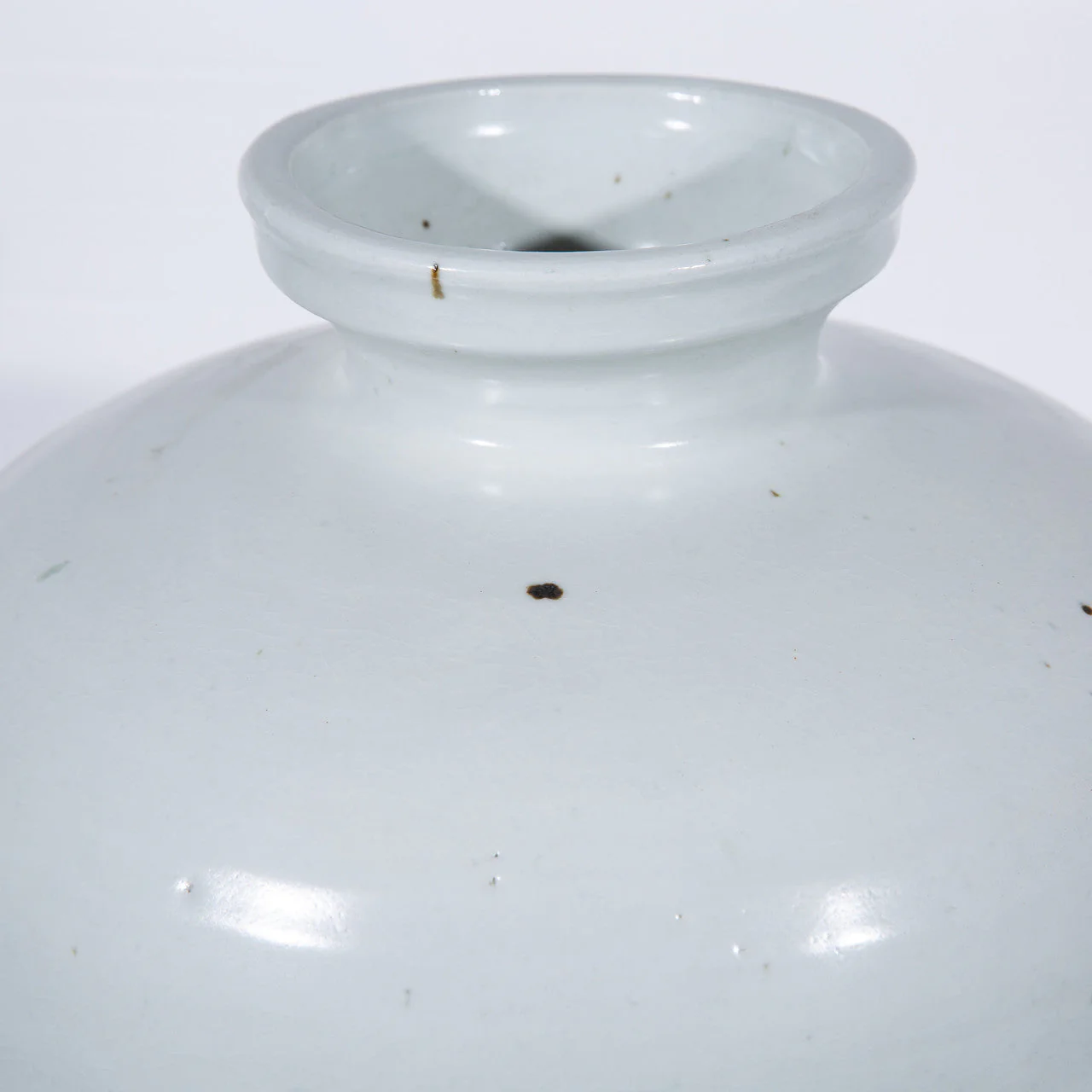 Legend of Asia Rustic White Flip Lip Plum Vase - Image 3