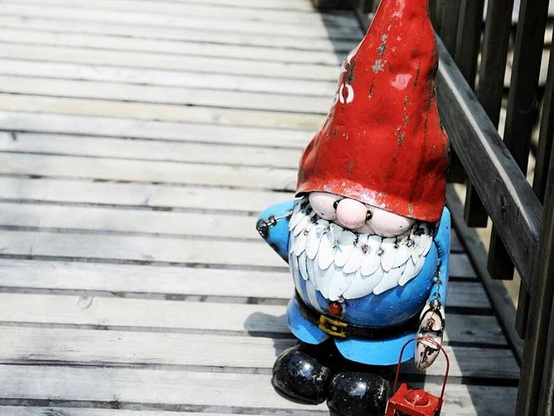 Think Outside Lionel Gnome with Lamp - E15002 - Image 4