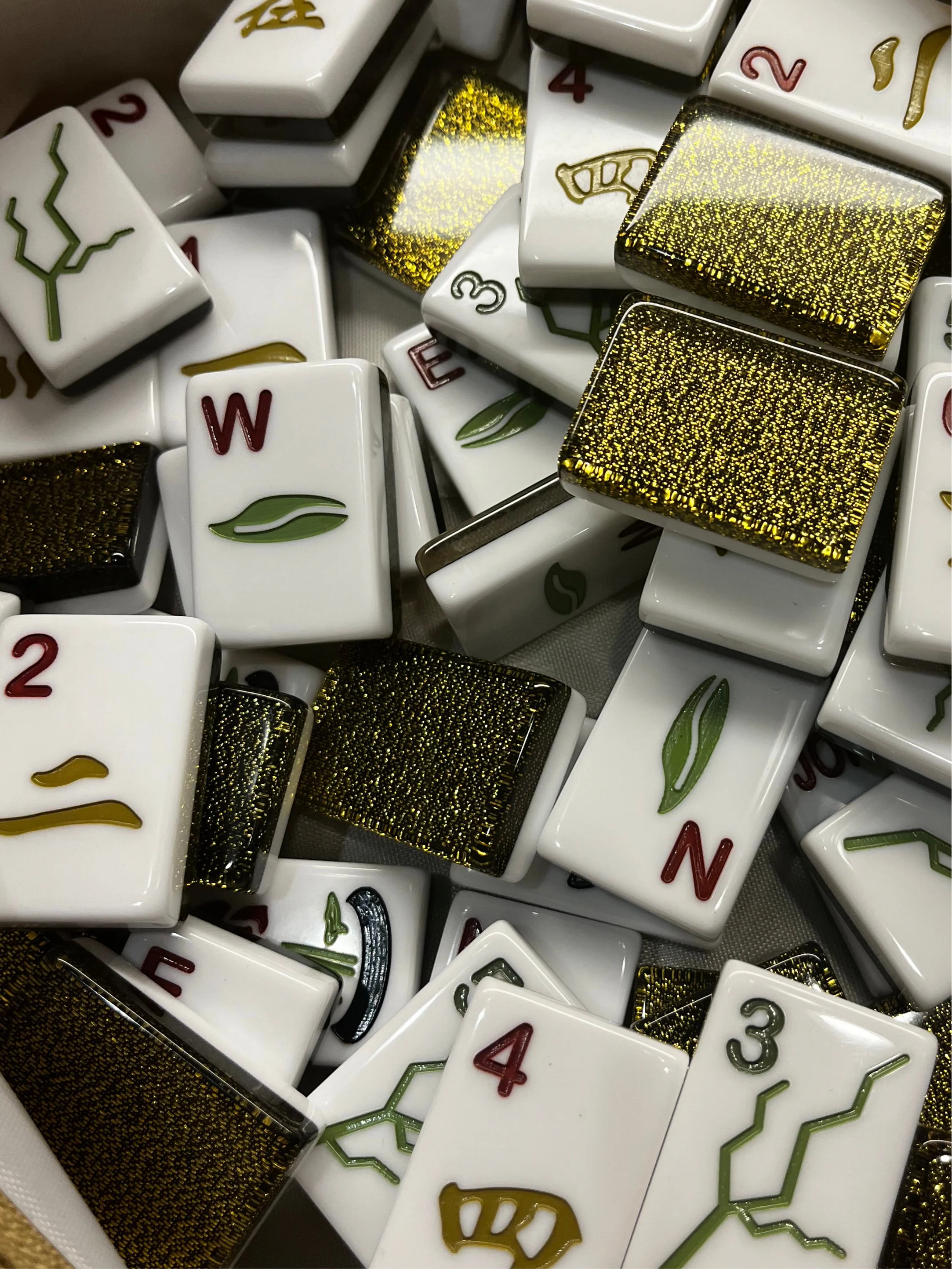The Bougie Bee Luxe Mahjong Set - Image 5