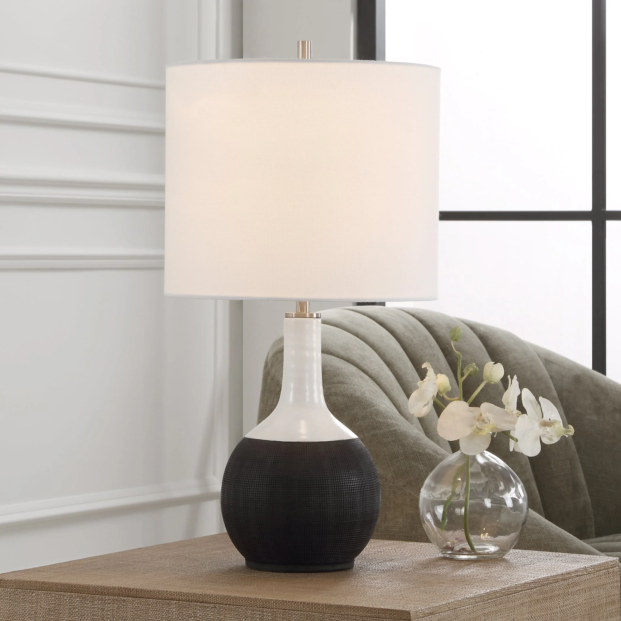 Matte Black Creamic Accent Lamp - Image 2