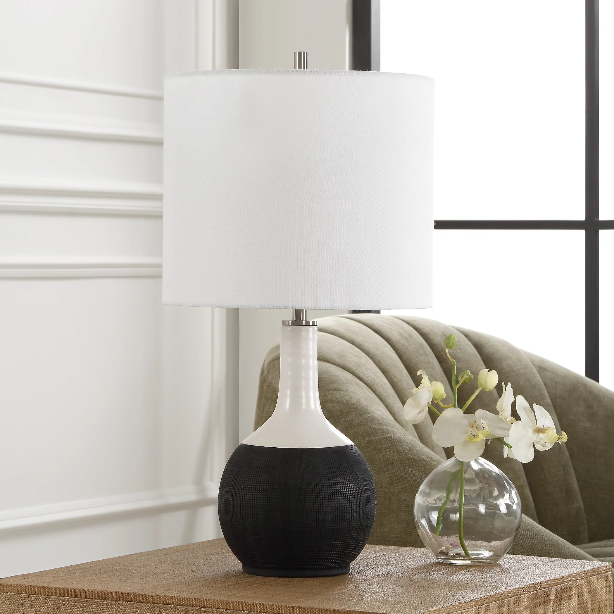 Matte Black Creamic Accent Lamp - Image 4