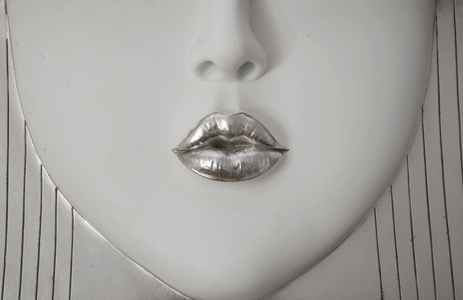 Phillips Collection Fashion Faces Wall Art, Large, Kiss, White and Silver Leaf - Image 5