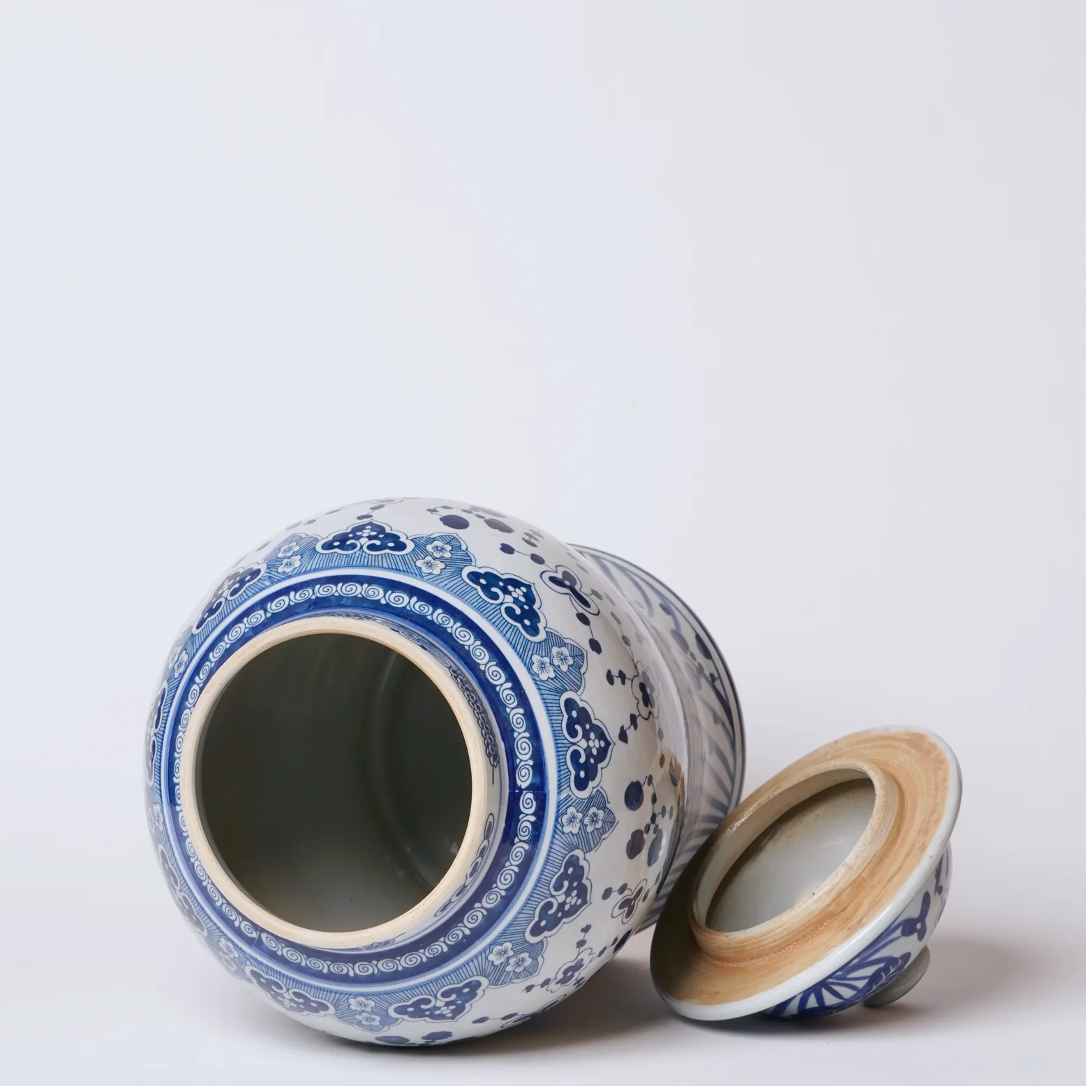 River Fish Blue and White Porcelain Temple Jar - Image 5