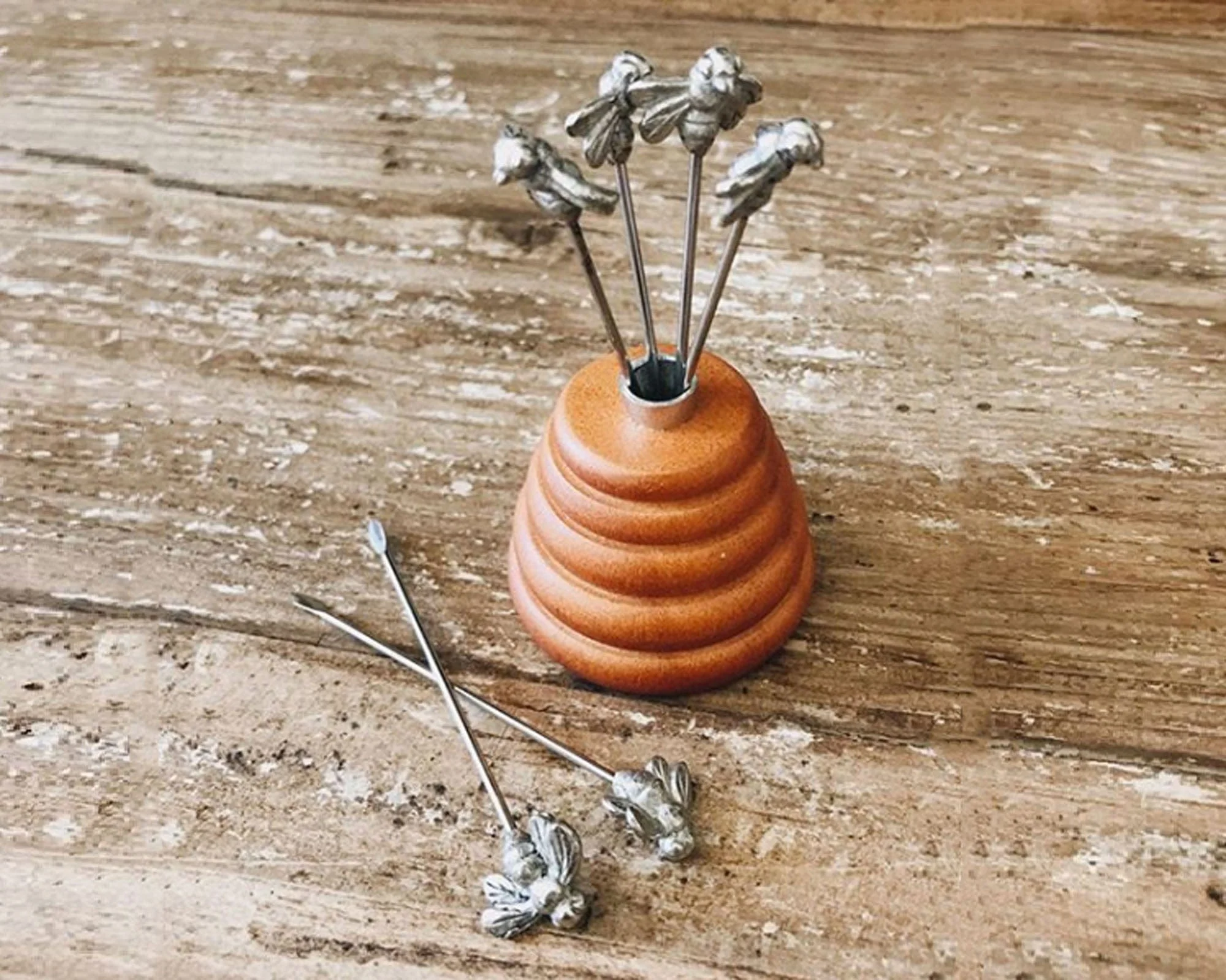 Vagabond House Hive of Bees Cheese Pick Set - Image 2